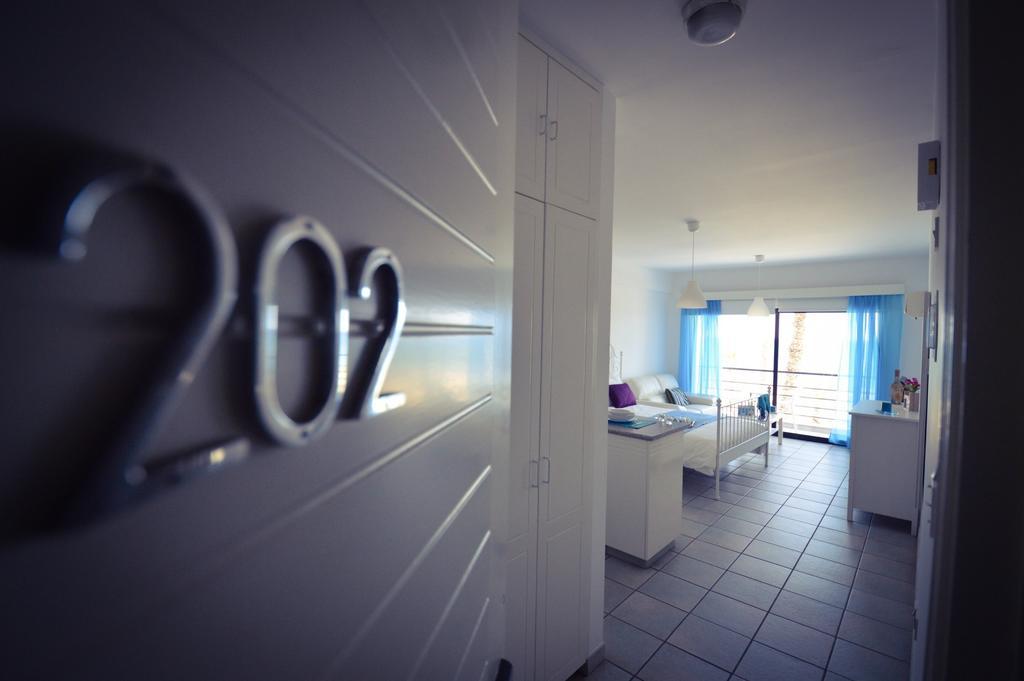 Krasas Beach Apartment Rentals Larnaca Quarto foto